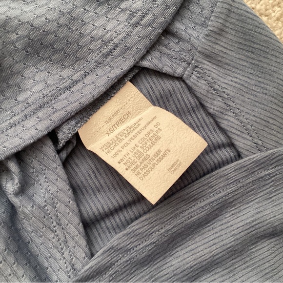 Under Armour Athletic T-Shirt - Picture 4 of 4